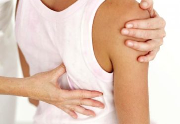 Обследование позвоночника у врача ортопеда