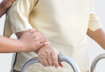 Реабилитация на дому после перелома шейки бедра