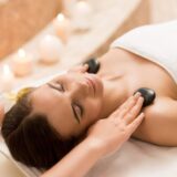 Массаж горячими камнями