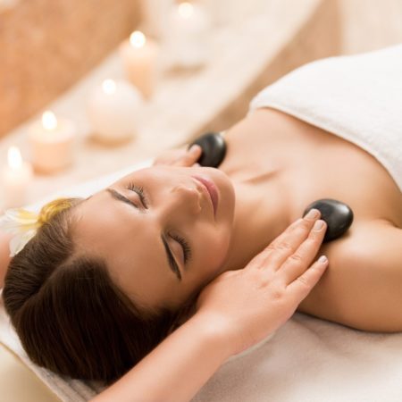 Массаж горячими камнями